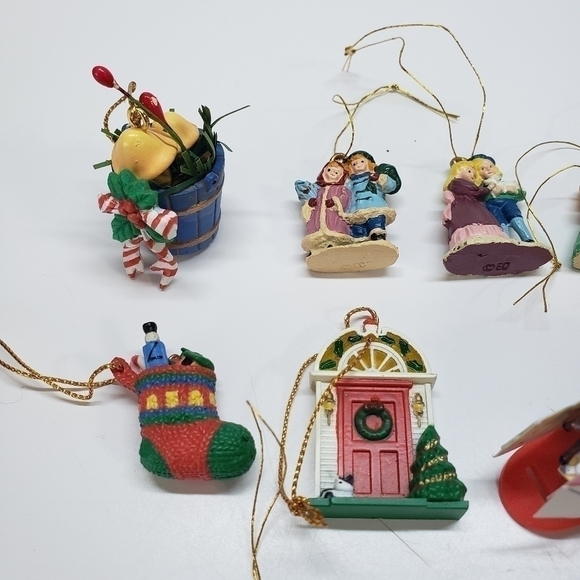 VINTAGE Mini Minatare Ornament Lot Nutcracker Bear Carolers Ceramic - Picture 2 of 6